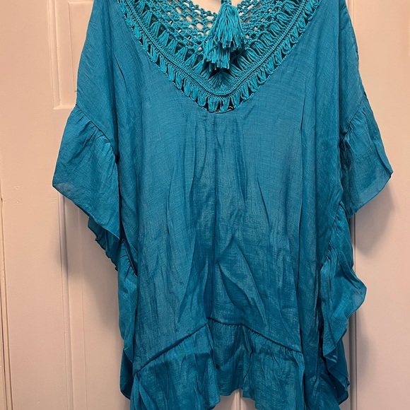 Beach coverup brand new never worn - Picture 2 of 2